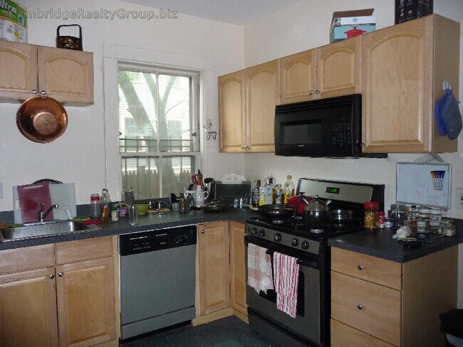 380 Washington St, Unit 1A in Somerville, MA - Building Photo - Building Photo