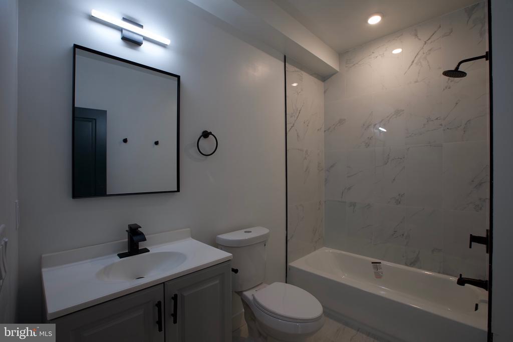 1224 W Silver St in Philadelphia, PA - Building Photo