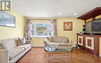 25 Overture Rd in Toronto, ON - Building Photo - Building Photo