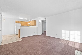 2685 Jennydiane Dr in Las Vegas, NV - Foto de edificio - Building Photo