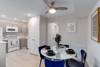 Castlebrook Apartments in New Castle, DE - Building Photo - Interior Photo