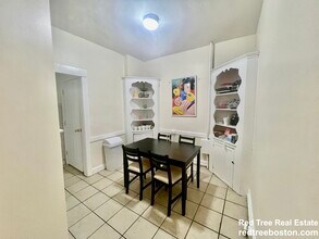 316 Saint Paul St, Unit 1 in Brookline, MA - Foto de edificio - Building Photo