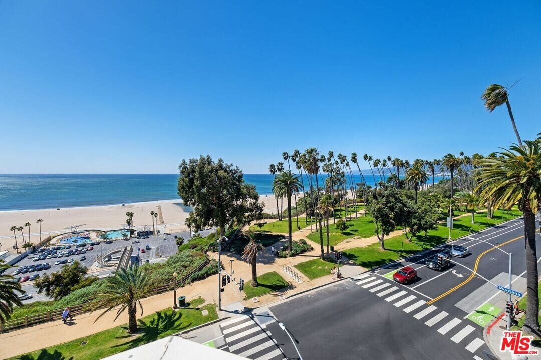801 Ocean Ave in Santa Monica, CA - Building Photo