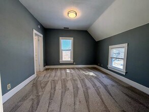 213 S Webster St, Unit 211 S Webster Street in Port Washington, WI - Foto de edificio - Building Photo