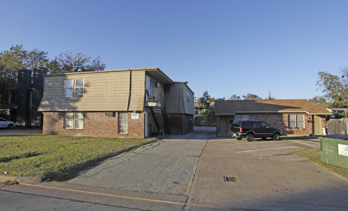 109 Maple St in Arlington, TX - Foto de edificio