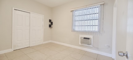 567 E 11th St in Hialeah, FL - Foto de edificio - Building Photo