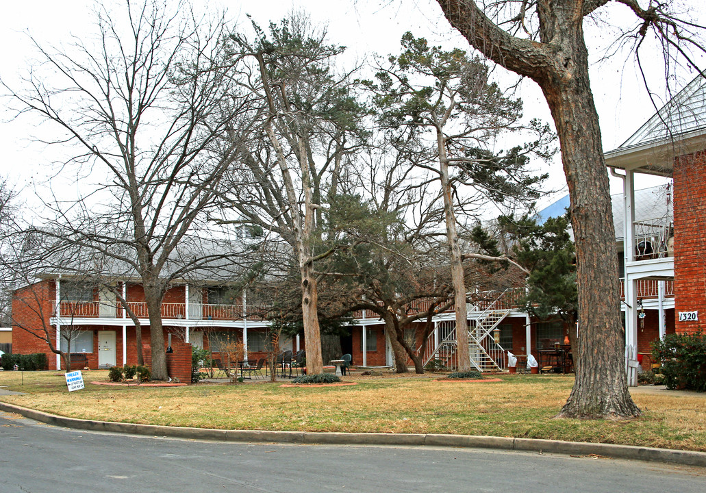 Brookwood Apartments in Tulsa, OK - Foto de edificio