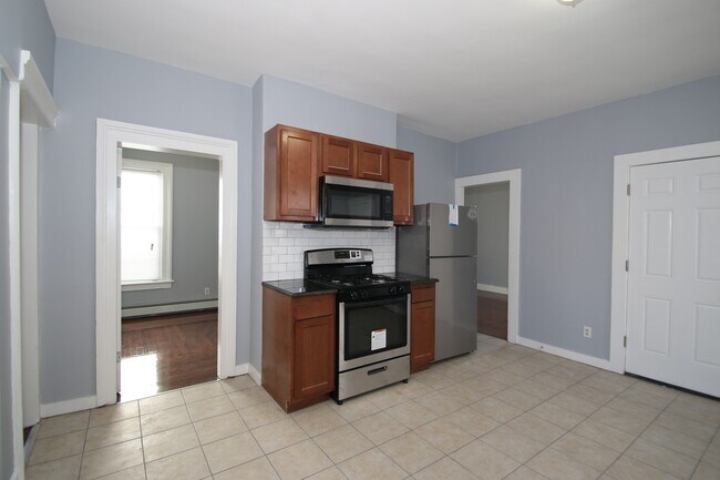 273 Lloyd St in New Haven, CT - Building Photo - Building Photo