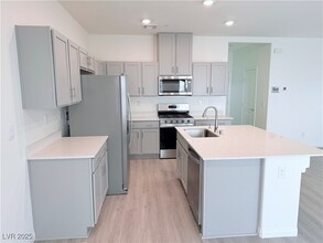 9992 S Ullom Dr in Las Vegas, NV - Building Photo - Building Photo