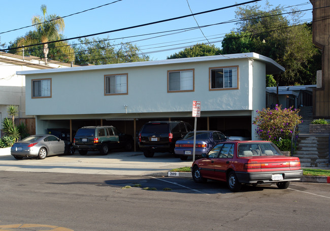 209 E Oak Ave in El Segundo, CA - Building Photo - Building Photo