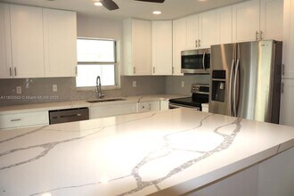 710 SE 22nd Ln in Homestead, FL - Building Photo - Building Photo