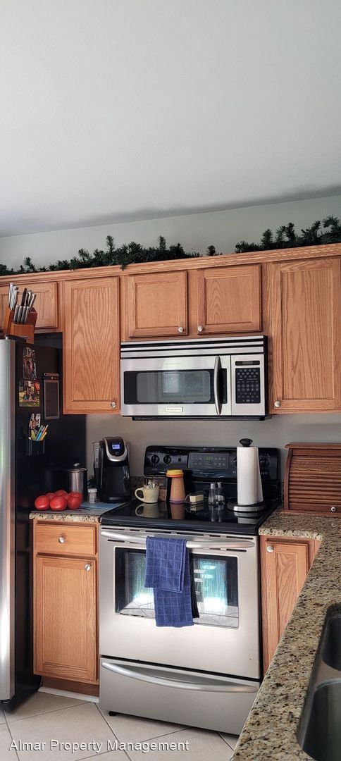 724 S Summit St photo'