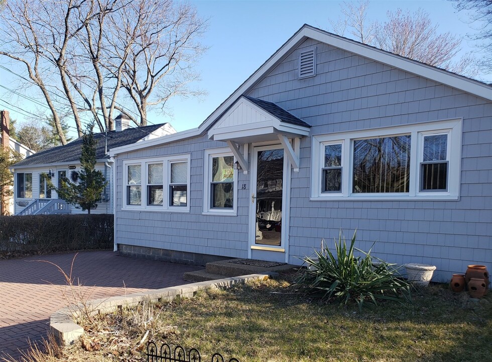 18 Ocean St in Ogunquit, ME - Building Photo