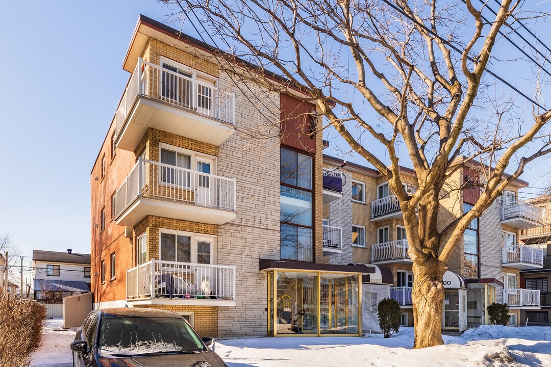 6990 Des Ormeaux Av in Montréal, QC - Building Photo