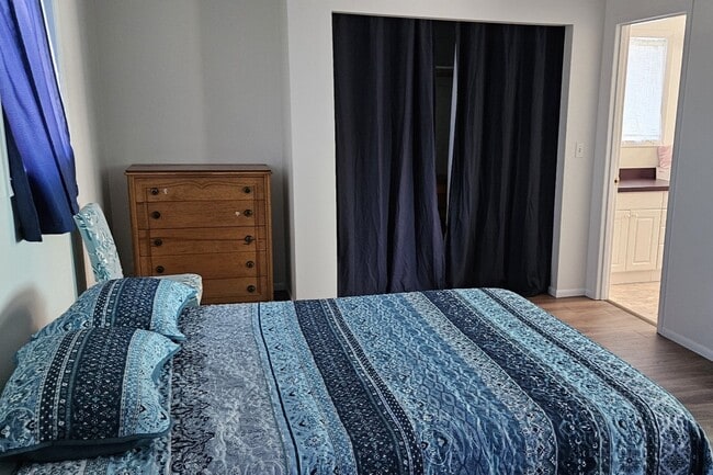 960 NE Commercial St in Waldport, OR - Building Photo - Building Photo