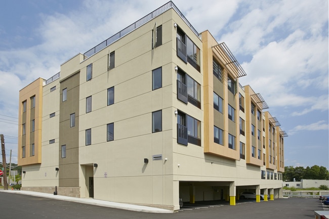 Apuovia in White Plains, NY - Foto de edificio - Building Photo