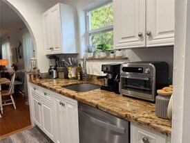 1921 Jefferson St in Hollywood, FL - Building Photo