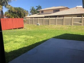 719 SE 3rd Ave in Dania Beach, FL - Building Photo - Building Photo