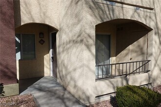 7885 W Flamingo Rd in Las Vegas, NV - Building Photo - Building Photo