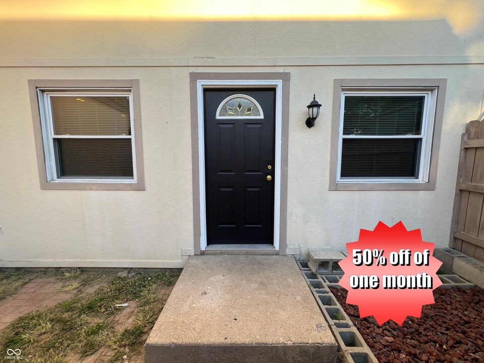 8392 Punto Alto Dr in Indianapolis, IN - Building Photo