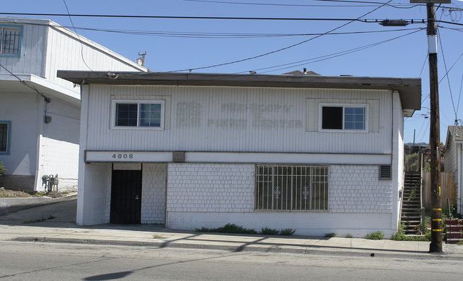 4808-4812 Macarthur Blvd in Oakland, CA - Building Photo - Building Photo