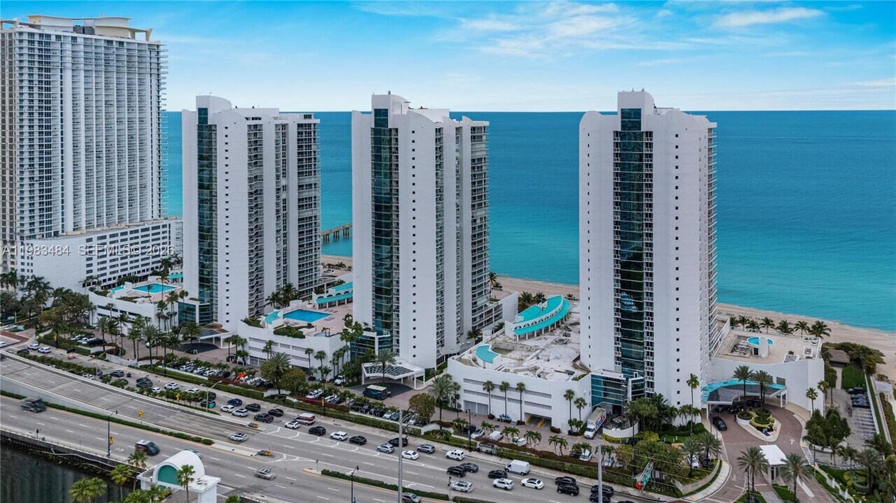 16425 Collins Ave in Sunny Isles Beach, FL - Building Photo