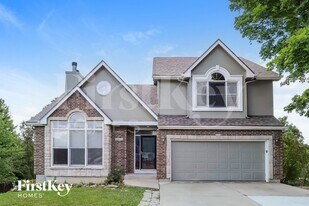 1824 SW Pinecreek Ct in Blue Springs, MO - Building Photo