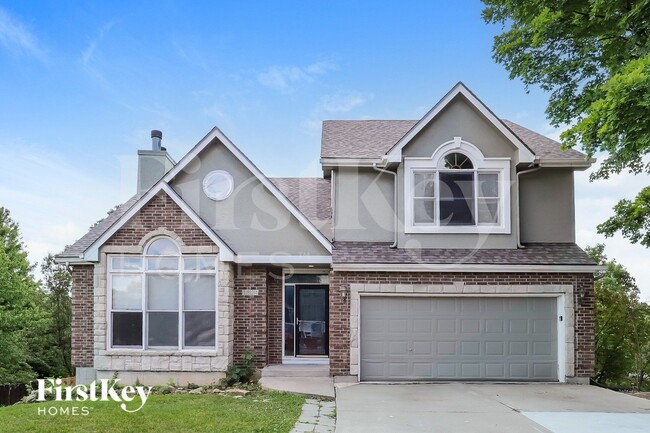 property at 1824 SW Pinecreek Ct