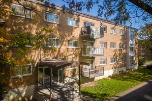 472 Bourke Av in Dorval, QC - Building Photo