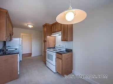 898 Massachusetts Ave in Arlington, MA - Building Photo - Building Photo