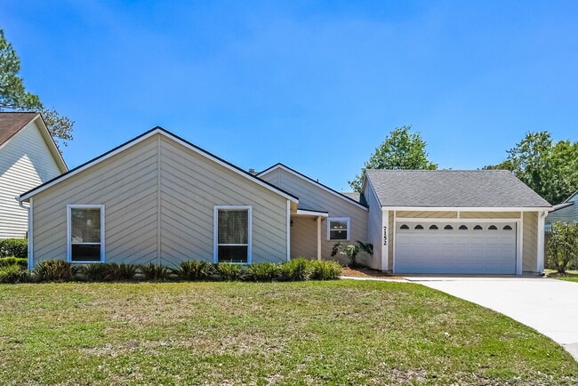 property at 7152 Holiday Hill Ct