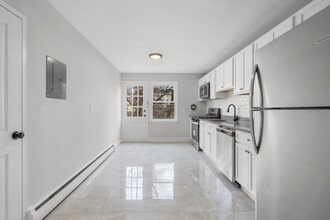 Elizabeth Apartments in New Haven, CT - Building Photo - Interior Photo