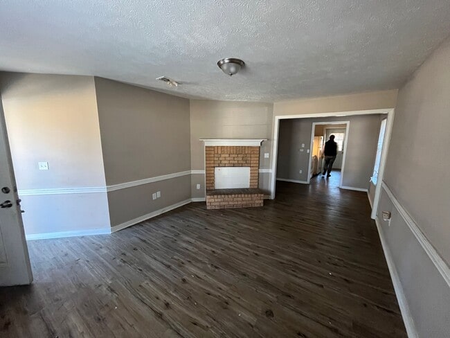 2071 Cooperwell Dr in Jackson, MS - Building Photo - Building Photo