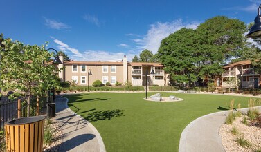 Creekside in Denver, CO - Foto de edificio - Building Photo