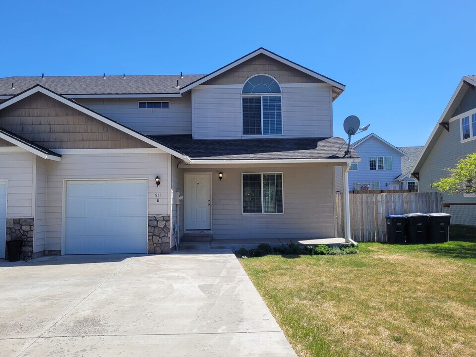 511 Sandalwood Pl in Moses Lake, WA - Building Photo