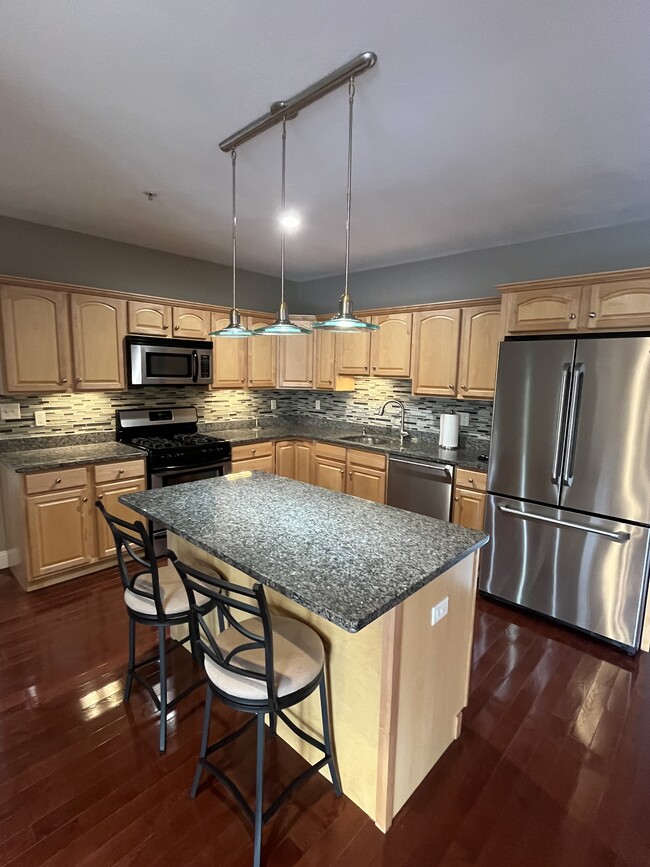 270 N Main St, Unit 404 in Mansfield, MA - Building Photo - Building Photo