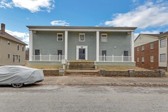 1320 Parrett St in Evansville, IN - Foto de edificio - Building Photo