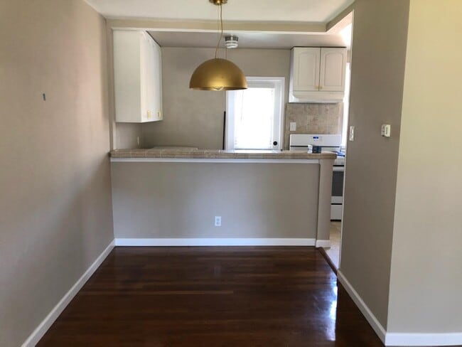 502 N Rosemary Ln, Unit 502 in Burbank, CA - Foto de edificio - Building Photo
