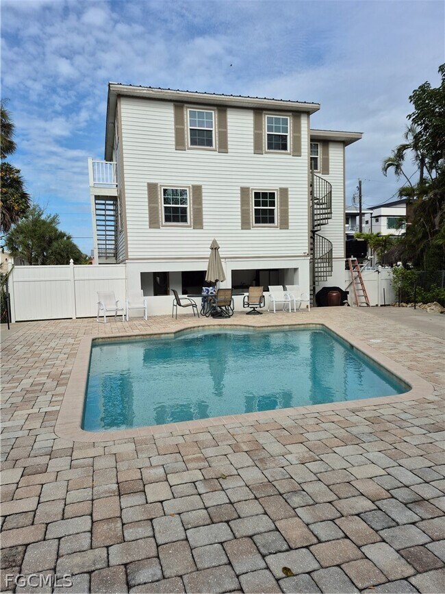 254 Palermo Cir in Fort Myers Beach, FL - Building Photo - Building Photo