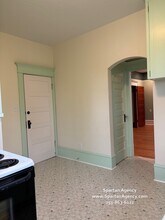 143 4th Ave NW, Unit D in Puyallup, WA - Foto de edificio - Building Photo