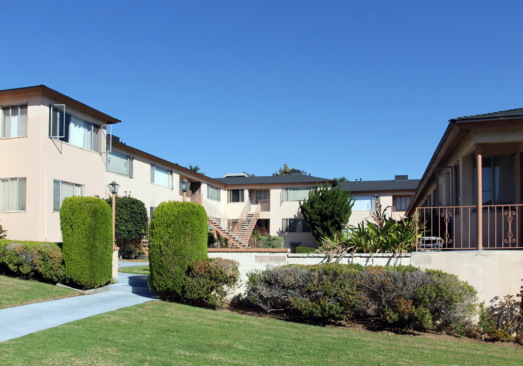 3026-3066 Kellogg St in San Diego, CA - Building Photo