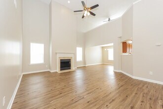 1147 Benton Mason Dr in La Vergne, TN - Foto de edificio - Building Photo