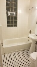 2437 W Moffat St, Unit 2 in Chicago, IL - Building Photo - Building Photo