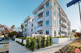 8700 Chalmers Dr in Los Angeles, CA - Building Photo