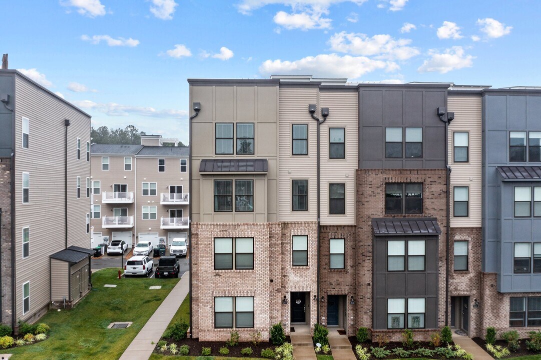 2677 St Elias Dr in Henrico, VA - Building Photo