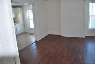 22 Dekay Rd in Warwick, NY - Foto de edificio - Building Photo