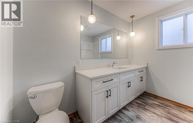 17 Roosevelt Ave in Waterloo, ON - Building Photo - Building Photo