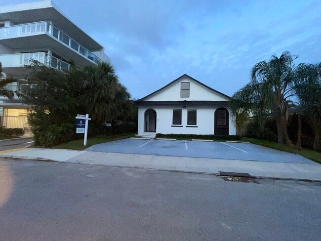 property at 18 S Palmway