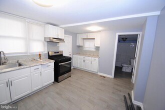 414 Lawrence St in Burlington, NJ - Building Photo - Building Photo