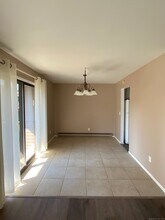 255 Strawberry Hill Ave in Stamford, CT - Foto de edificio - Building Photo